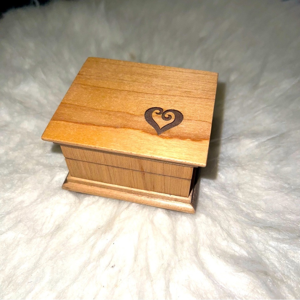 Music box: song A Dream Is a Wish Your Heart Makes